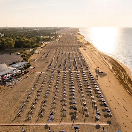 Cozy In A Village With Swimming Pool Apartman Bibione