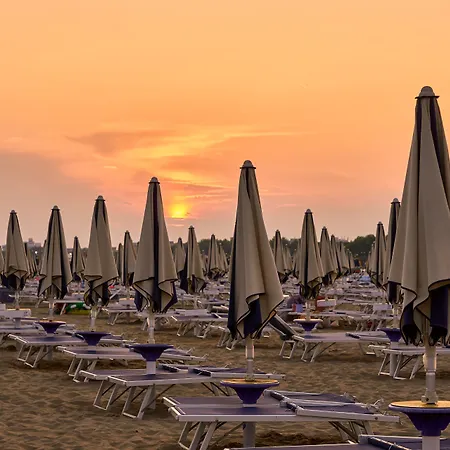 Cozy With Swimming Pool And Fireplace Bibione