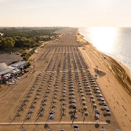 Cozy In A Village With Swimming Pool Apartman Bibione