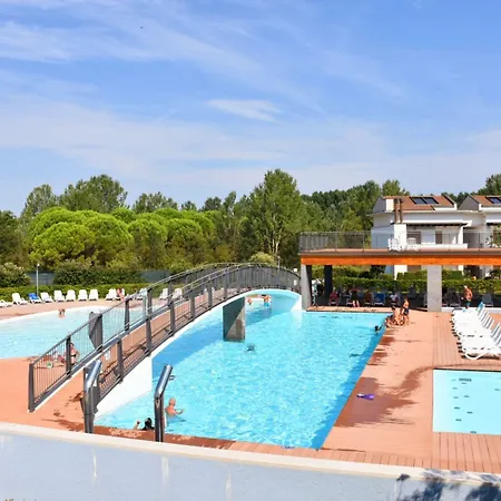 Cozy With Swimming Pool And Fireplace *